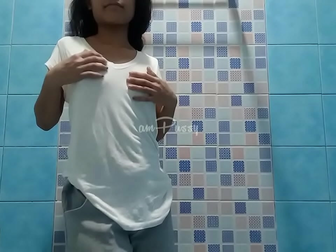 Watch as Philippines' hottest teen gets wet and wild in the shower!!